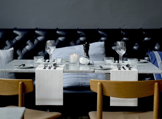 Hotelrestaurant-in-modern-Ambiente-mit-Duni-Produkten-2-.jpg