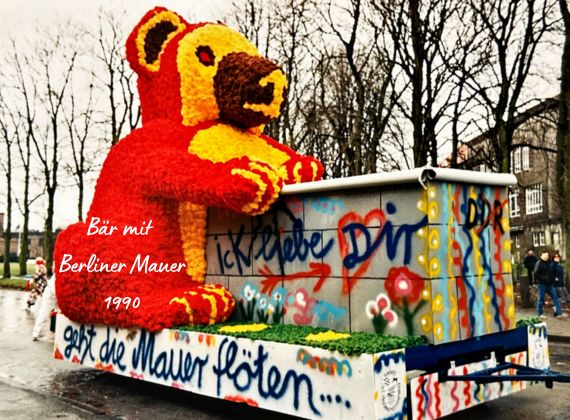 Bär mit Berliner Mauer